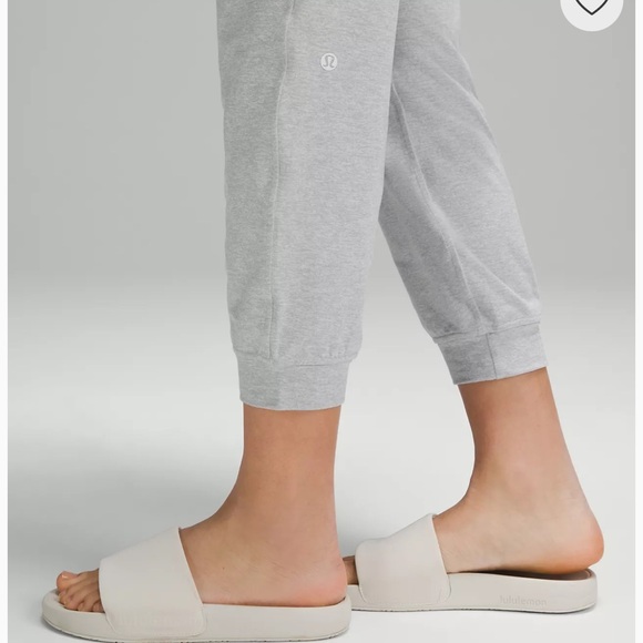Lululemon soft Jersey Classic fit mid rise jogger - Picture 5 of 10